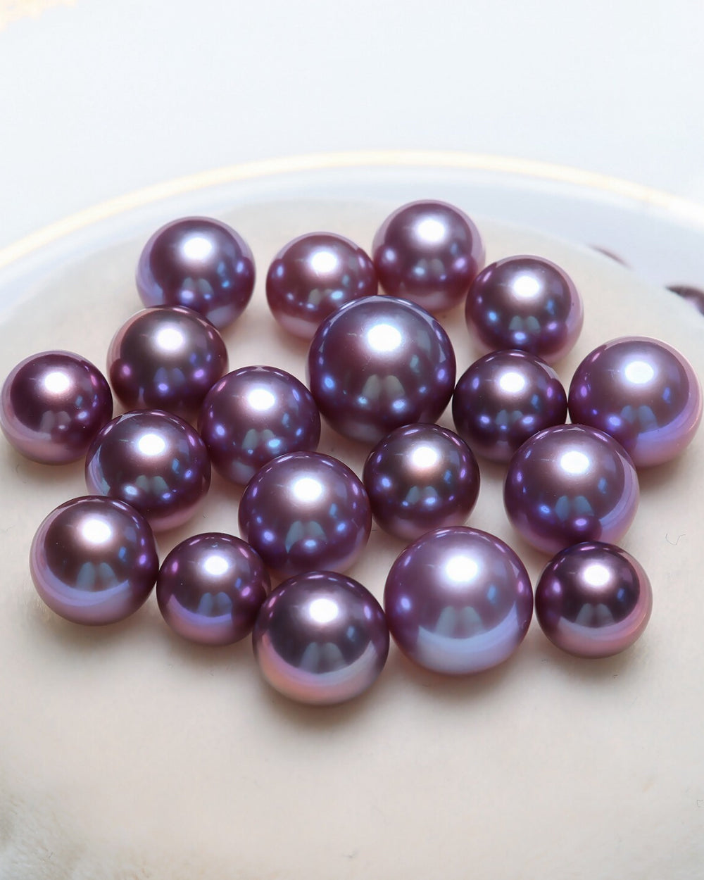Purple pearls on a white surface with 'BRILLE PEARL' branding.
